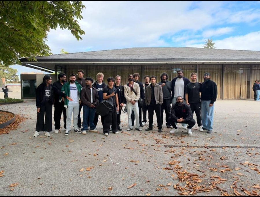 Gruppenfoto vor der Salle des Fêtes in Carouge